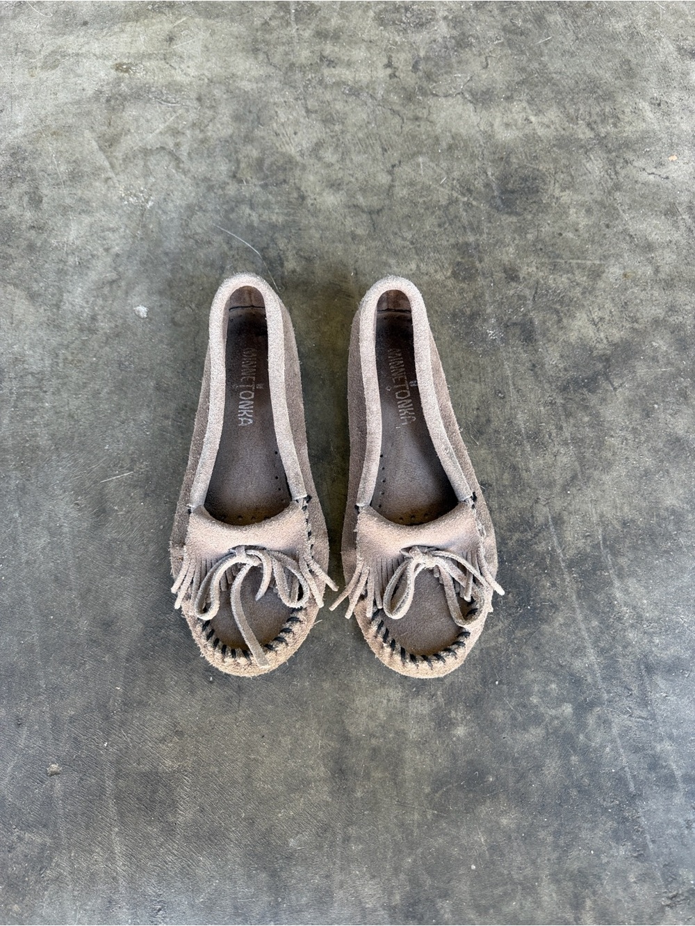 Minnetonka Suede Kilty Hardsole Moccasins Gray Rubber Sole Women's Size 5